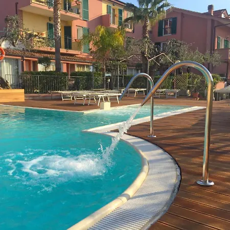 Locazione Turistica Mimosa شقة إمبيريا